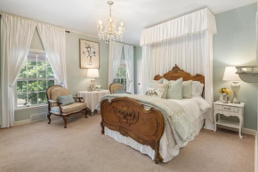 Beland Mansion-Magnolia suite!